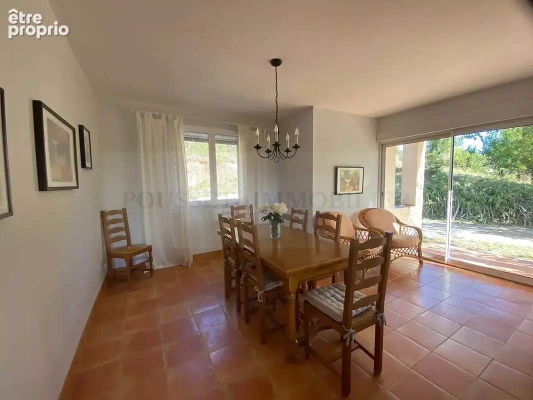 Jolie maison, de 182 m², en partie aménagée de plain-pied sur un terrain de 1ha 56a 32ca. Situation dominante avec vue imprenabl - photo 6