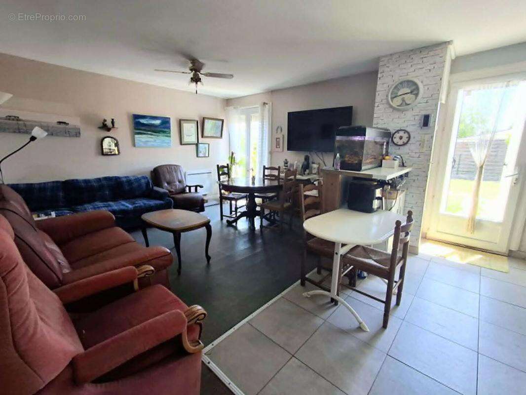 Maison de plain-pied avec grand garage, jardin et panneaux solaires - Saint-Christoly-de-Blaye (33920) - photo 4