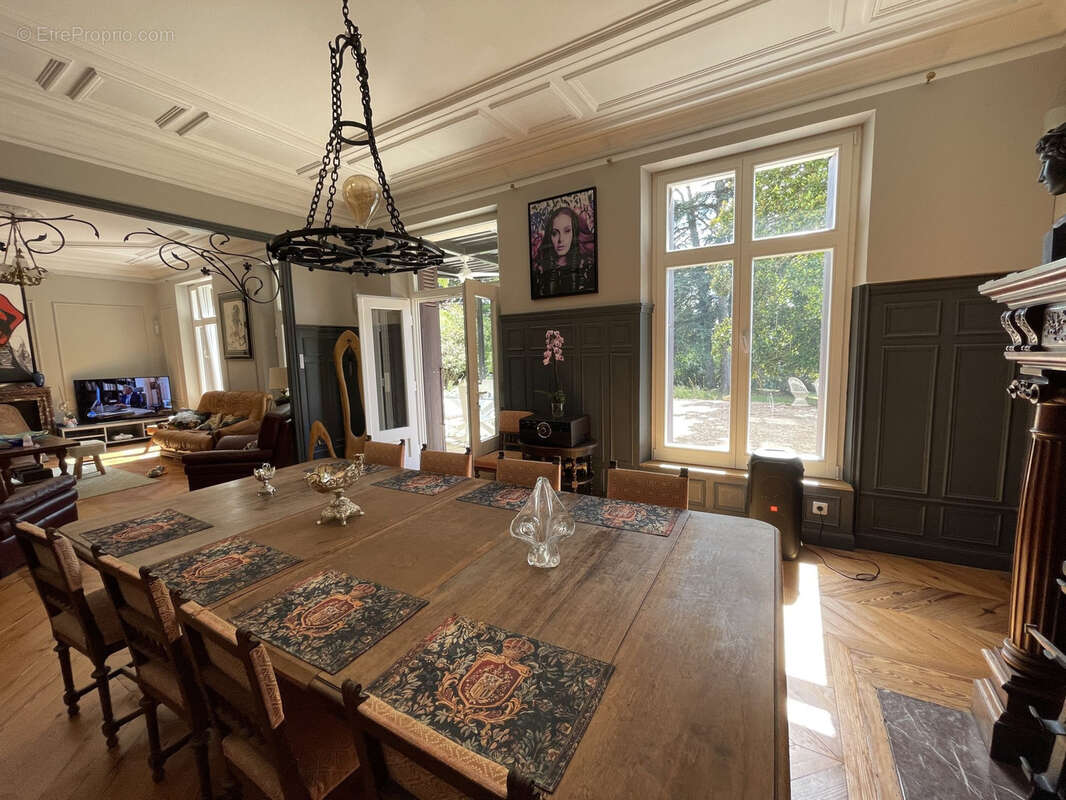 Maison à JAVERLHAC-ET-LA-CHAPELLE-SAINT-ROBERT