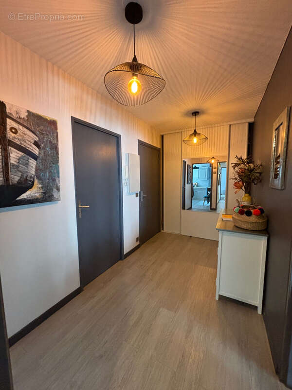 Superbe F4 au cœur d’Enghien-les-Bains avec loggia et parking - photo 4