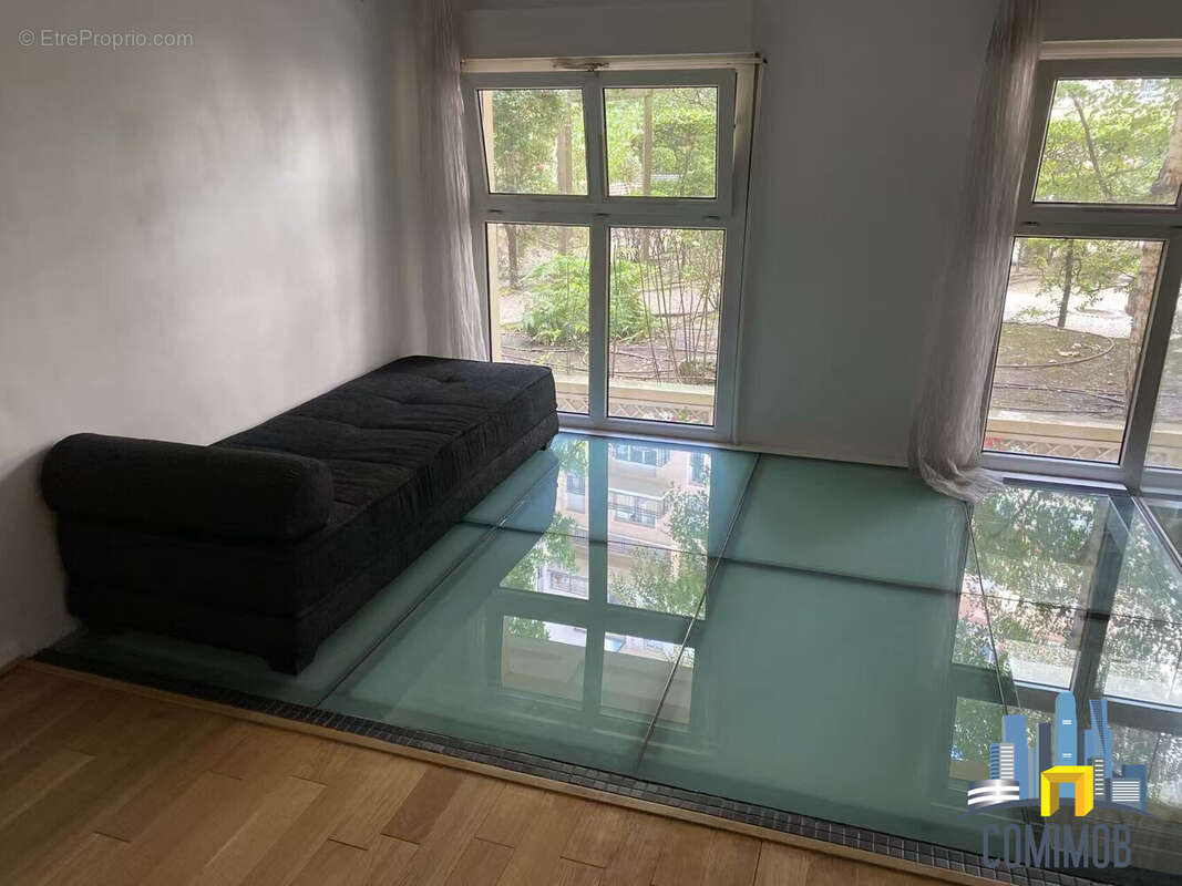 Appartement à COURBEVOIE