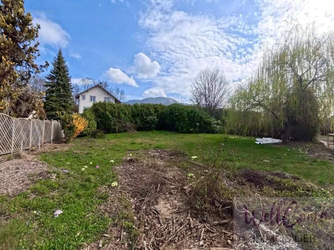 Terrain à GRESY-SUR-AIX