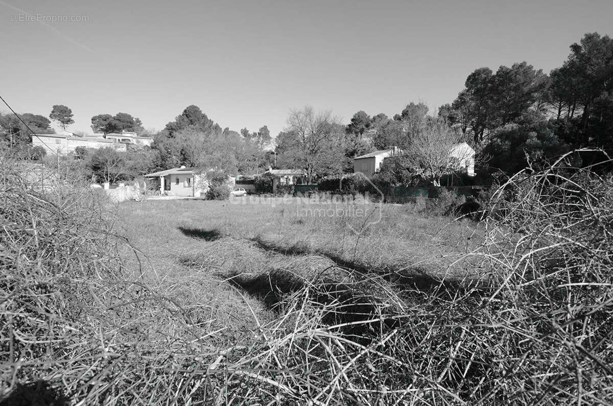 Terrain à FLASSANS-SUR-ISSOLE