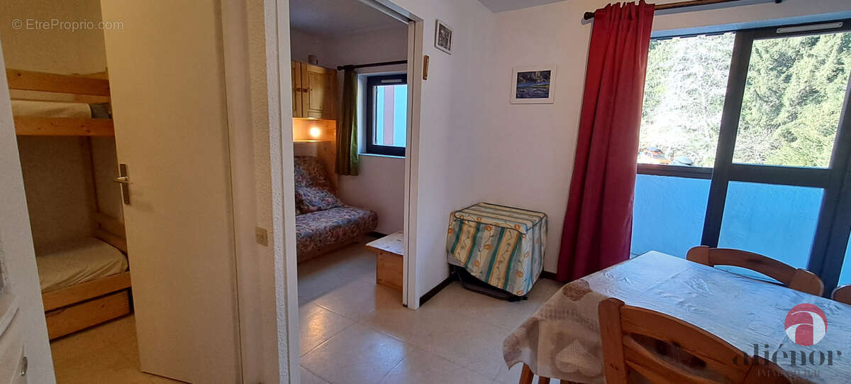 Appartement à MORILLON