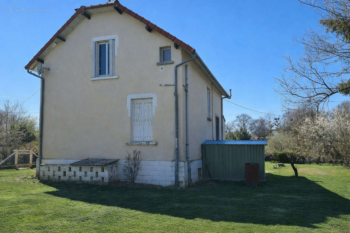 Maison 110 m² à Nouziers  - photo 6