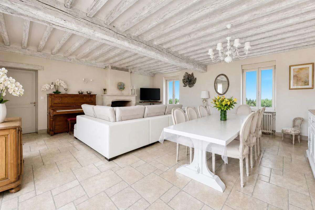 Maison de caractère de 7 pièces de 186 m² à Chécy - photo 3