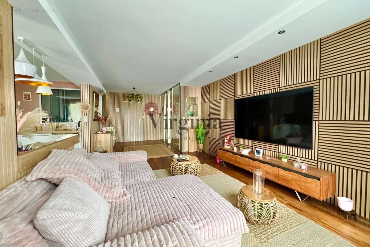 Appartement à CHARENTON-LE-PONT