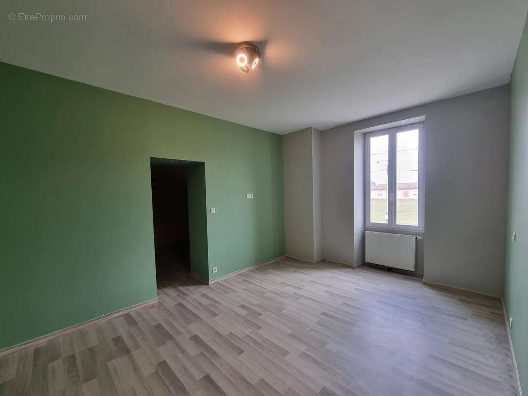 Spacieuse ferme offrant quatre chambres sur 8800m² de jardin - photo 11