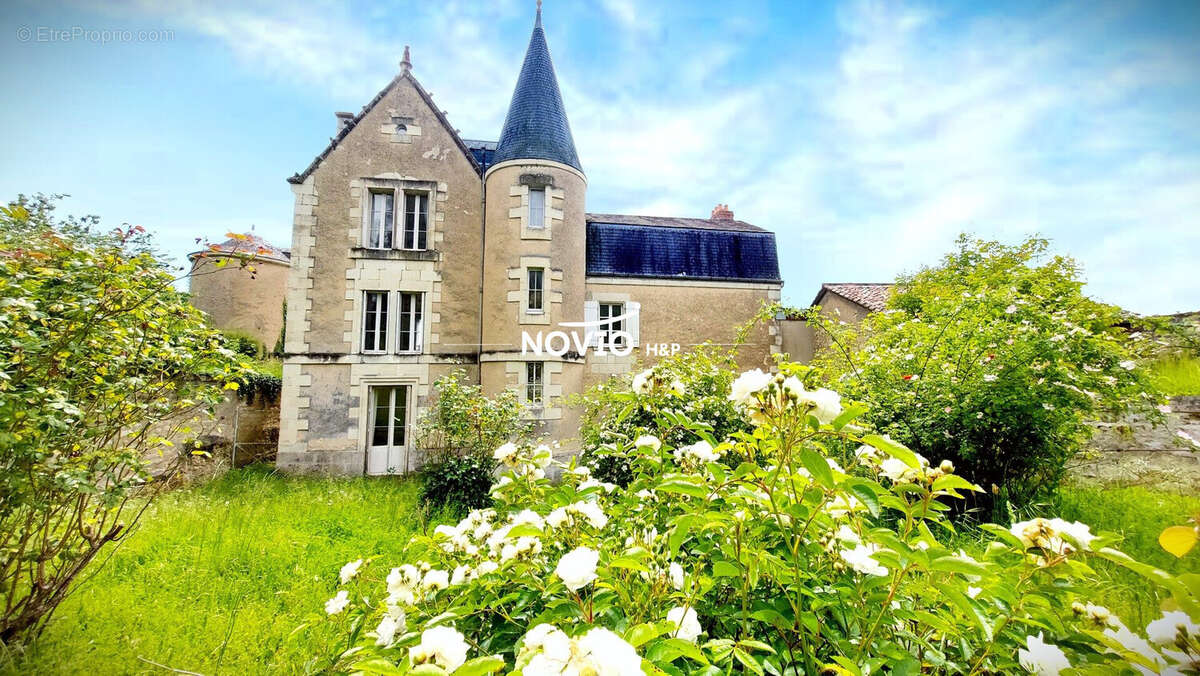 Maison 10 pièces 318 m² à vendre à Beaumont (86490) - photo 3