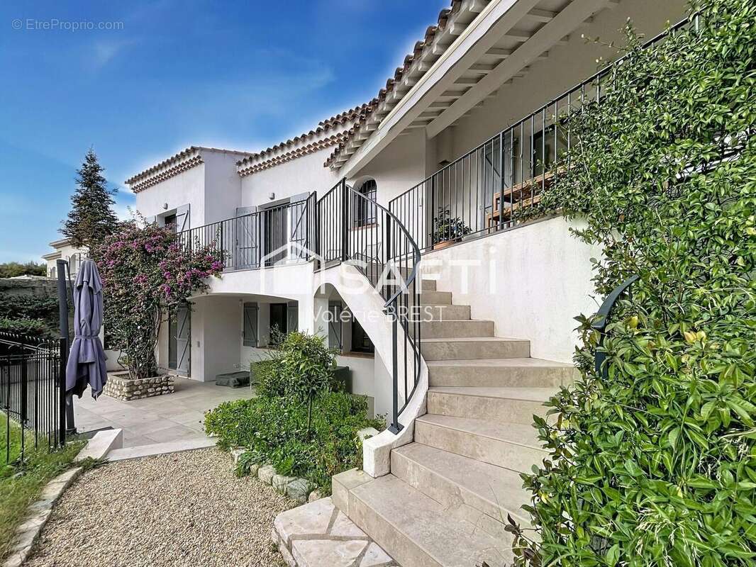 Photo 2 - Maison à CARRY-LE-ROUET