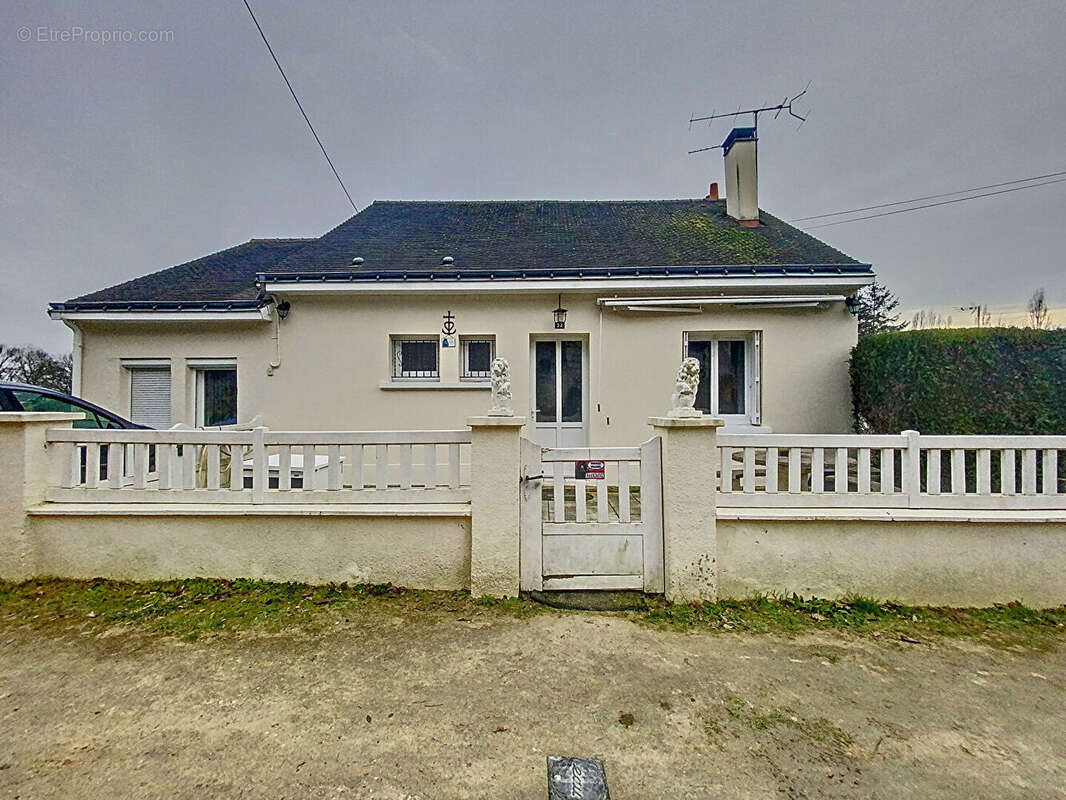 Maison à SAINT-ETIENNE-DE-CHIGNY