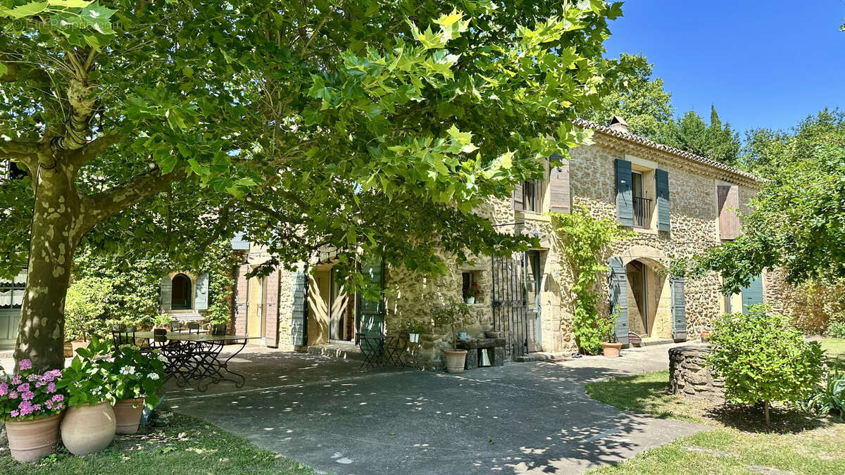Maison à UCHAUX