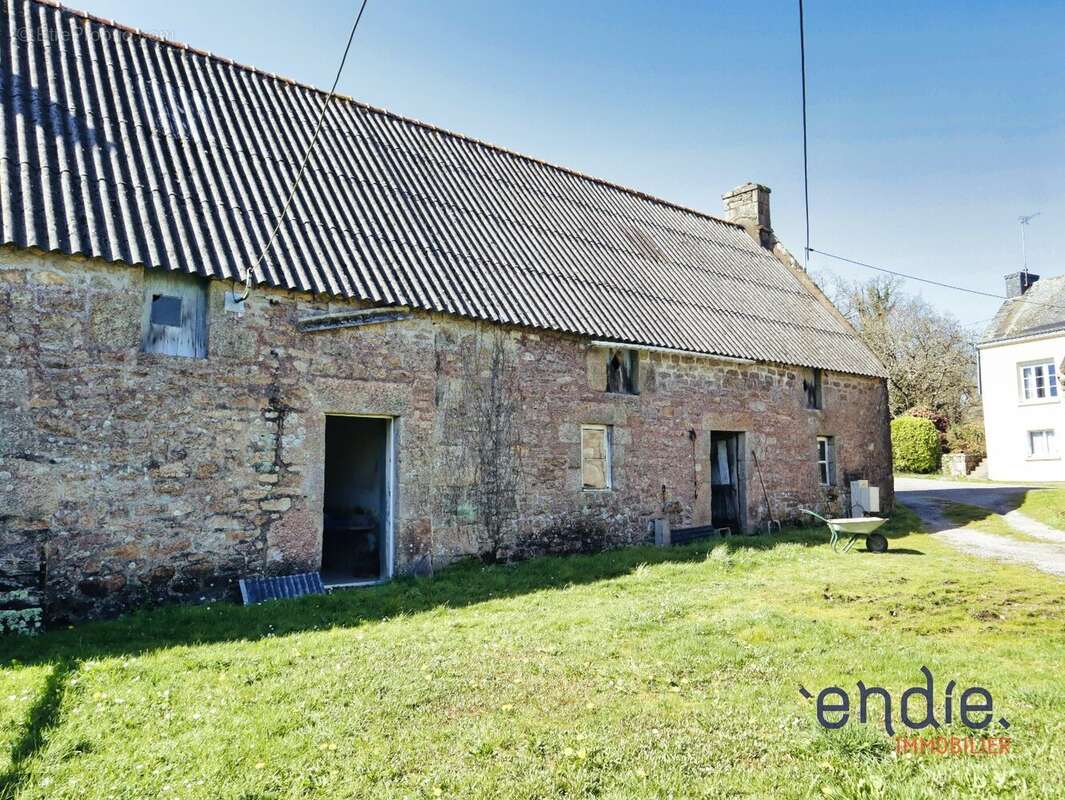 Longère en pierre à rénover avec dépendances et prairies  Campagne morbihannaise - photo 4
