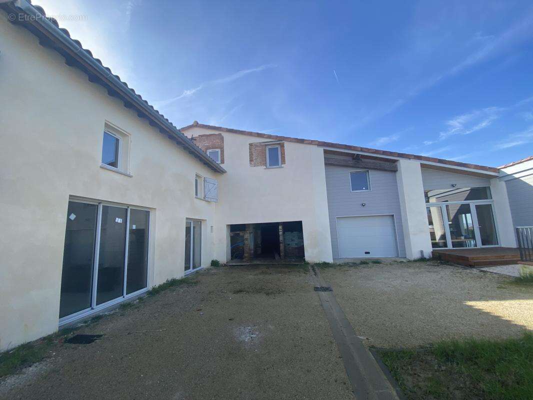 Maison à BRUGUIERES