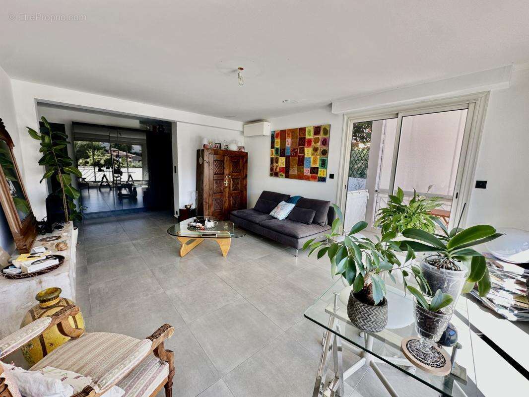 Appartement à LE CANNET