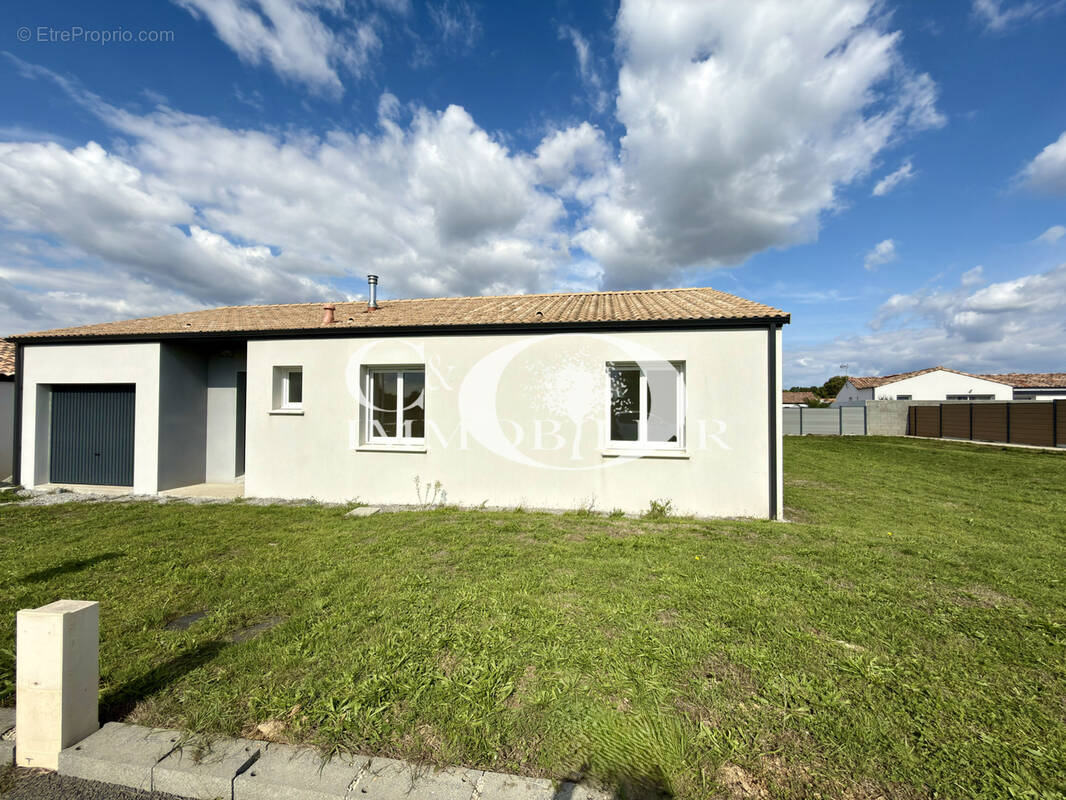 Maison à SAINT-ETIENNE-DU-BOIS