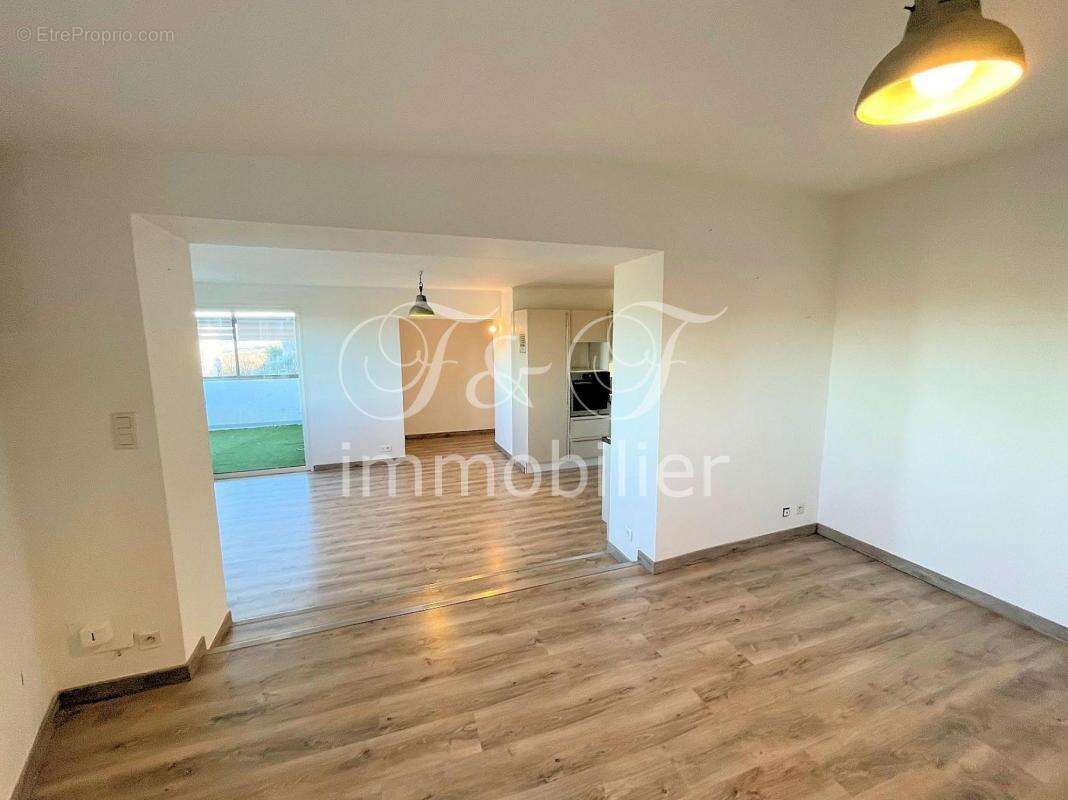 Appartement à BONNIEUX