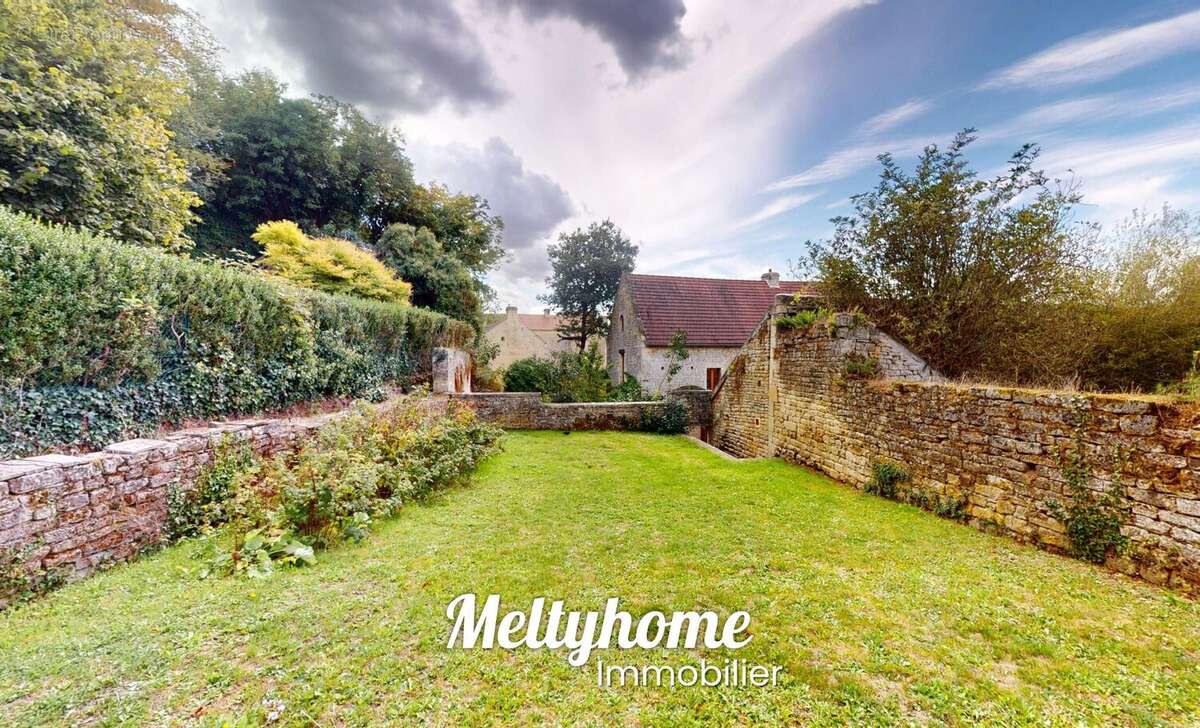 Maison à COLOMBIERS-SUR-SEULLES