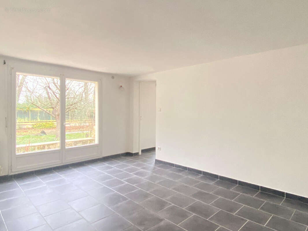 Maison à MEZY-SUR-SEINE