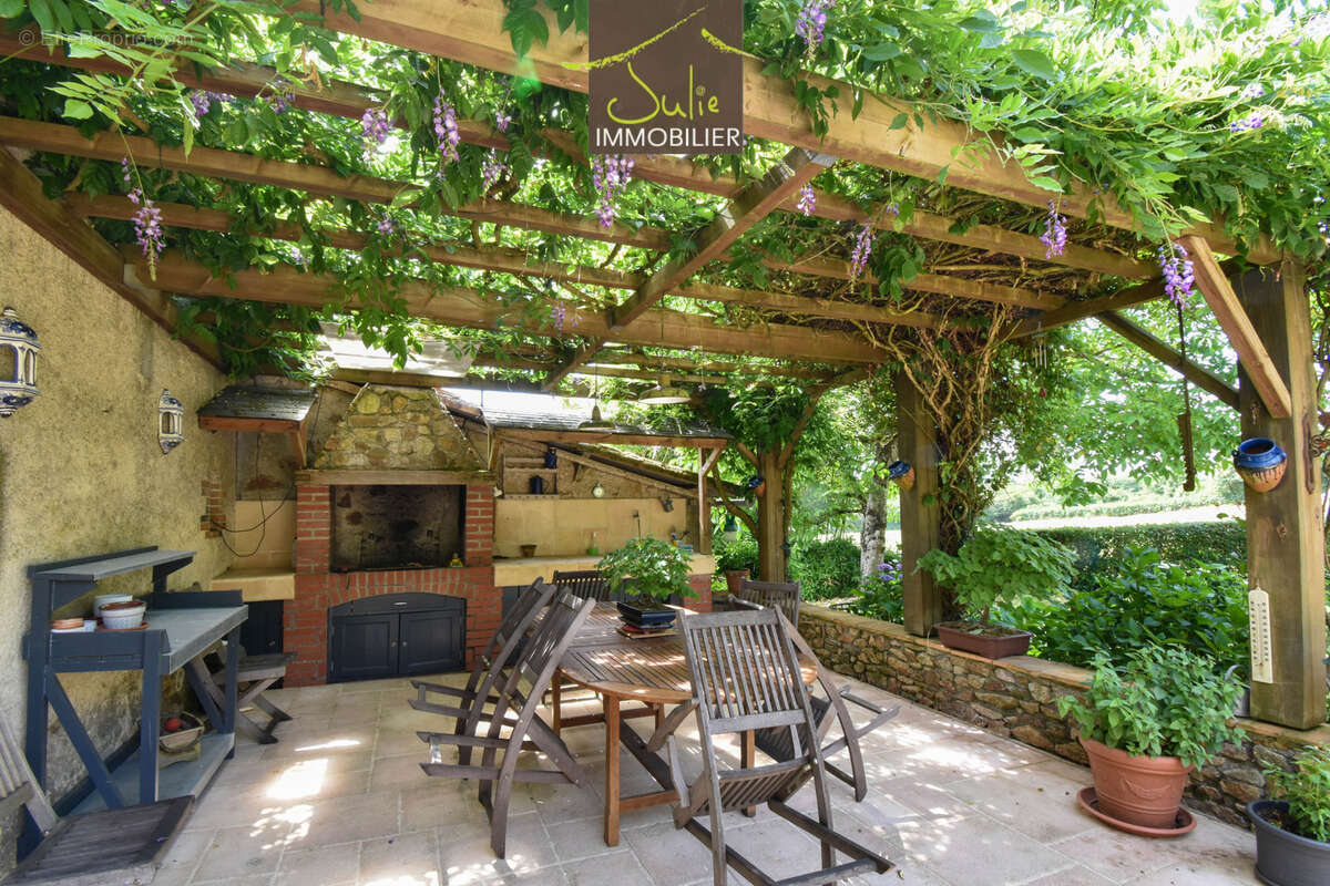 AXE CERIZAY/MAULEON - Longère de 260 m2 - 5 chambres - jardin - photo 11