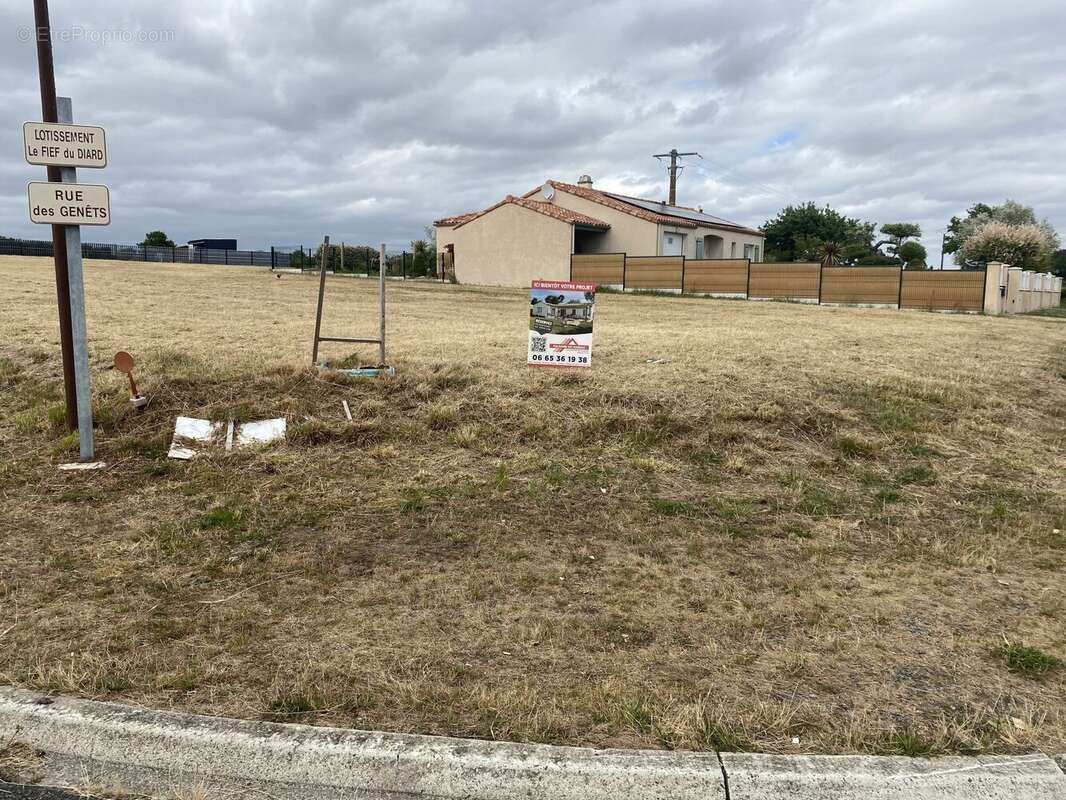 Terrain de 770 m² à SAINT-CYR-DES-GATS - photo 4