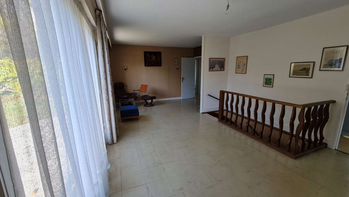 Maison à VERRIERES-LE-BUISSON