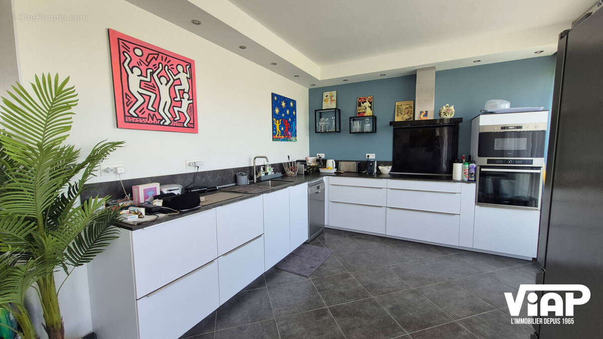 Appartement en Excellent état avec terrasses et garage - photo 4