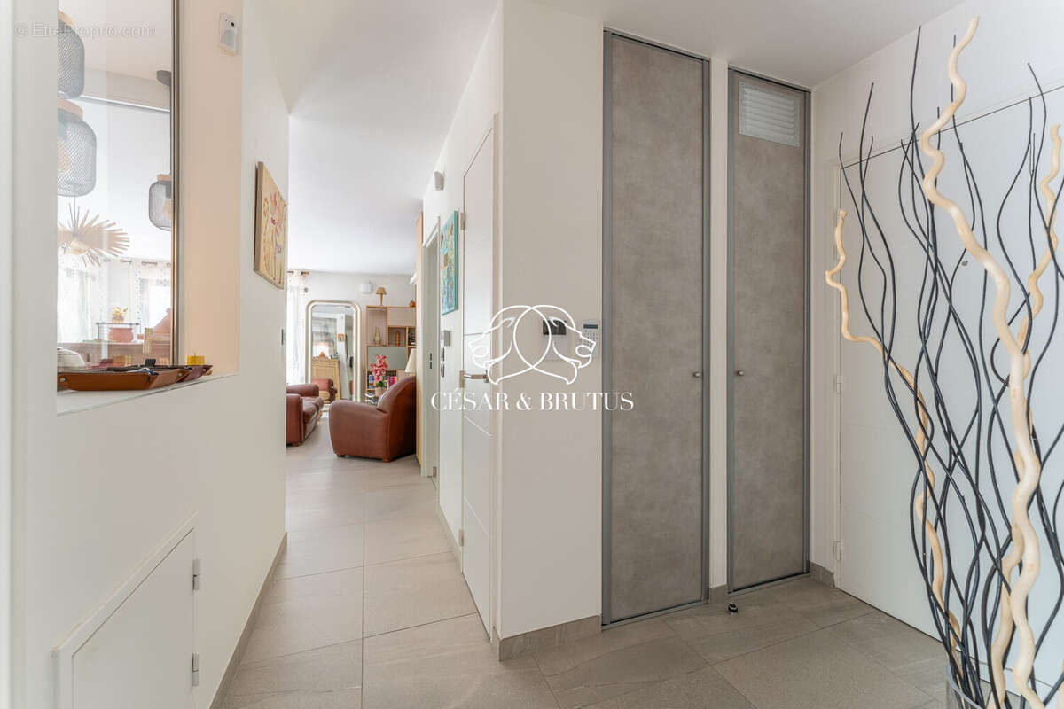 Appartement 4 pièces 95 m² à vendre à Bron (69500) - photo 7