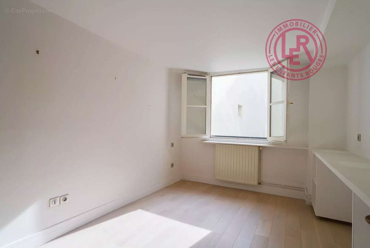 Appartement à PARIS-3E