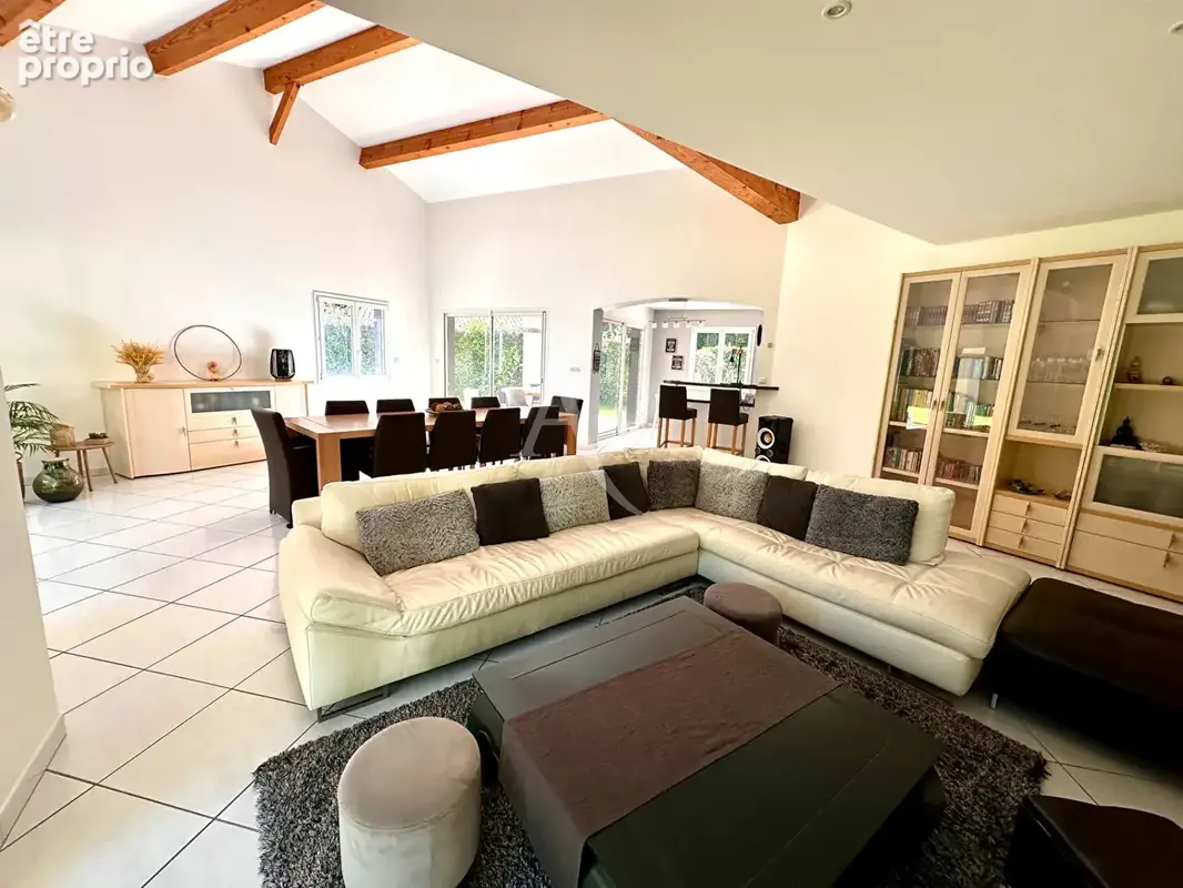 SAINTES - Belle propriété familiale de 186m² sur 2800m² de terrain arboré - photo 3