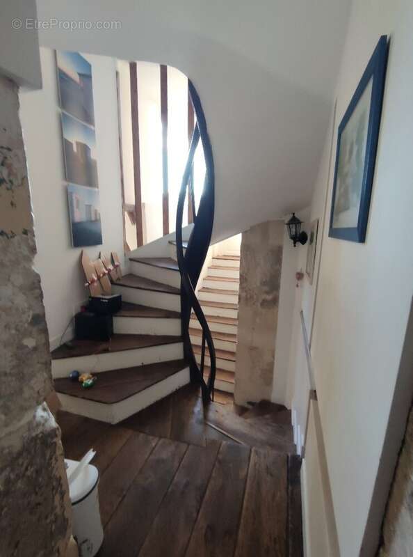 Belle demeure de 446 m² hab datant du 13ème et 17ème siécle avec nombreuses dépendances - photo 12