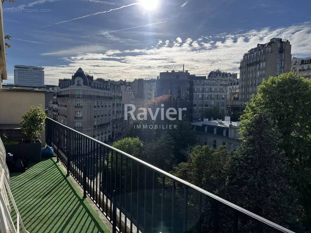 Appartement à PARIS-16E