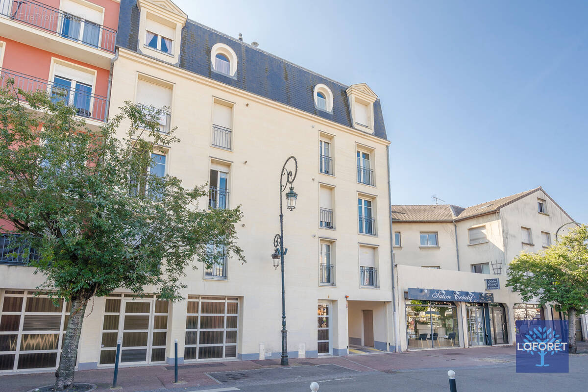 Appartement à LES PAVILLONS-SOUS-BOIS