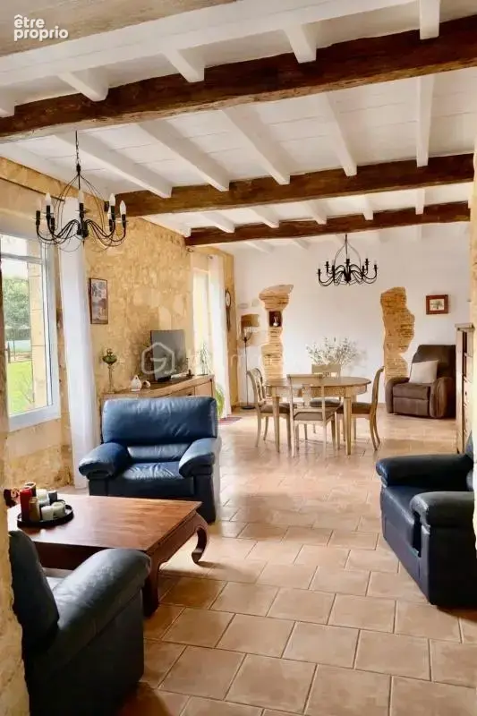 Sur 11457 m2 de terrain, ensemble de bâtiments en pierre composé d’une maison d’habitation, d’un gîte, d’un pool house, de deux  - photo 16