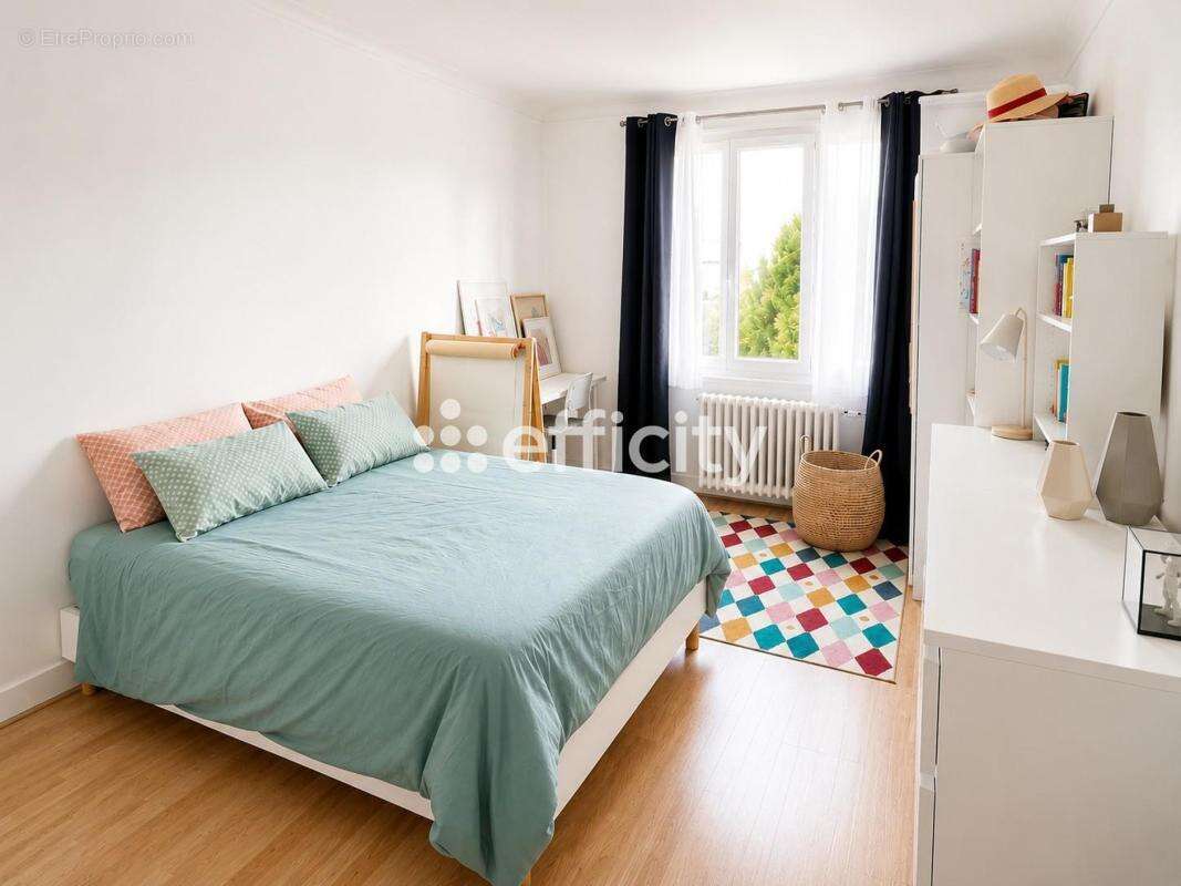 Appartement à LES PAVILLONS-SOUS-BOIS