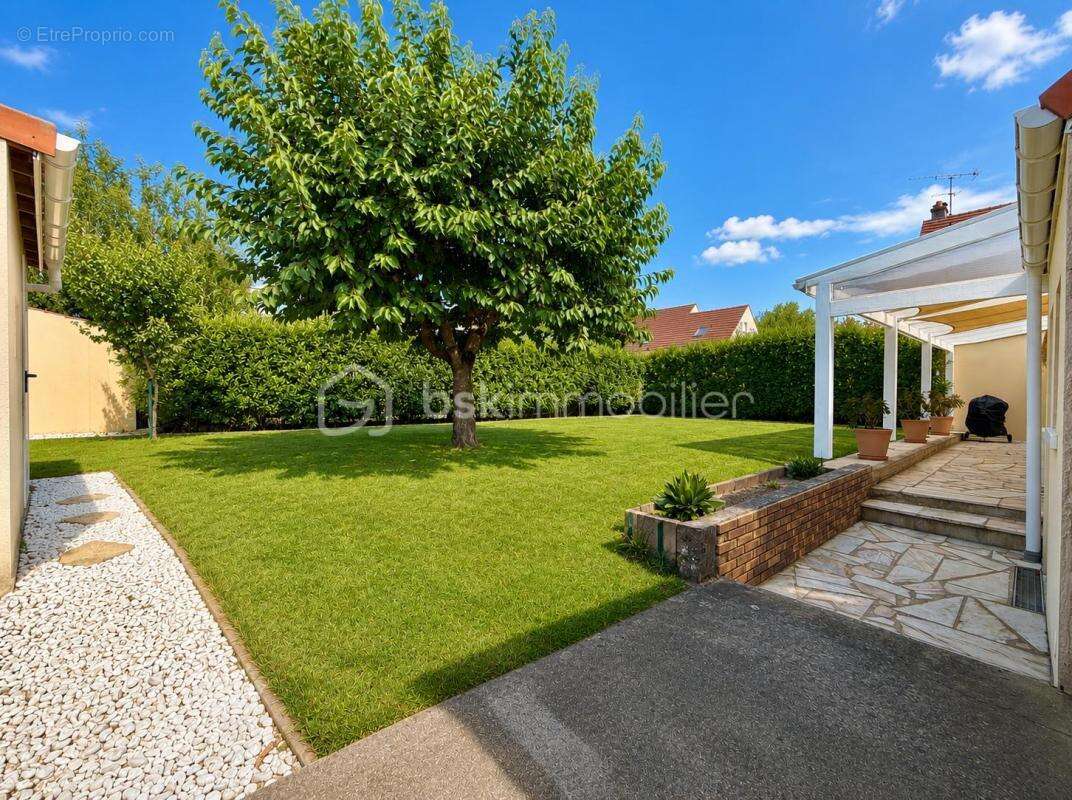 CHARNY – Maison familiale 5 pièces de 103 m²  Suite parentale  Jardin 567 m²  Garage  DPE performant - photo 4