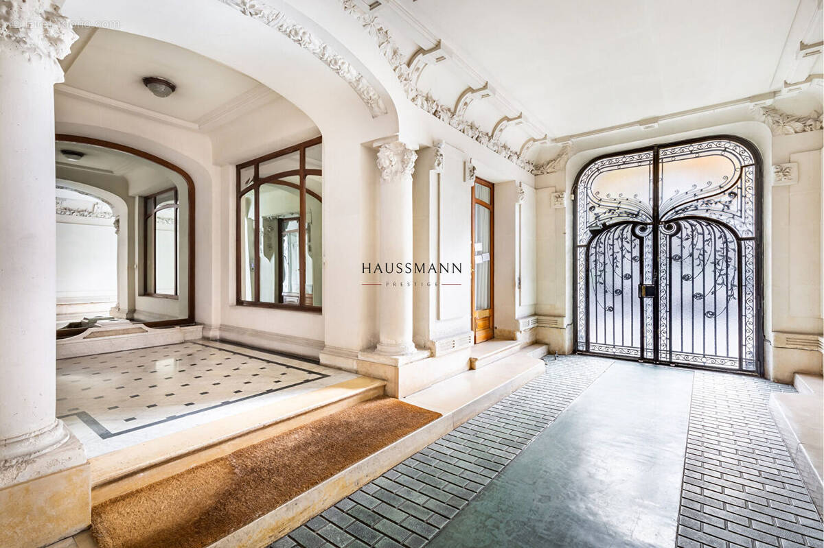 Appartement à PARIS-17E