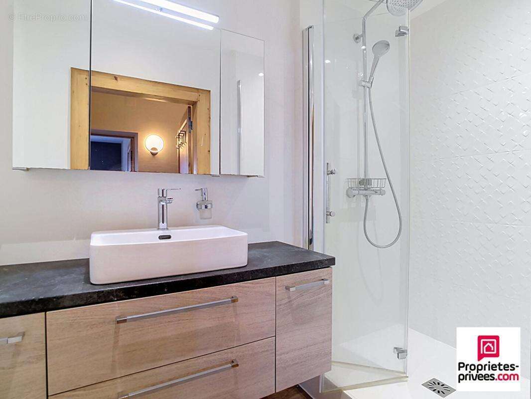 BELFORT - T3 rénové de 87 m² - Beaucoup de cachet - photo 9