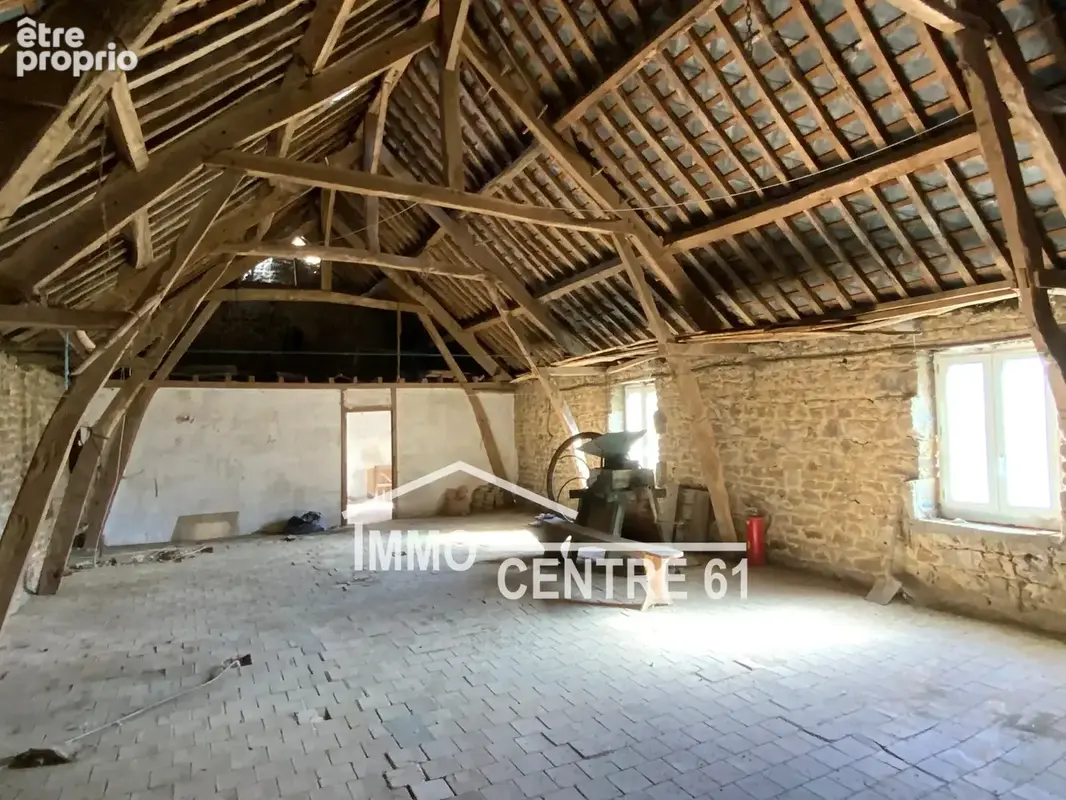 Longère à rénover et dépendances sur 5600m2 de terrain - photo 13