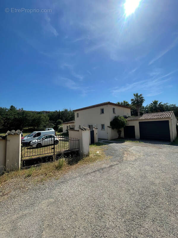 Maison à ROQUEBRUNE-SUR-ARGENS