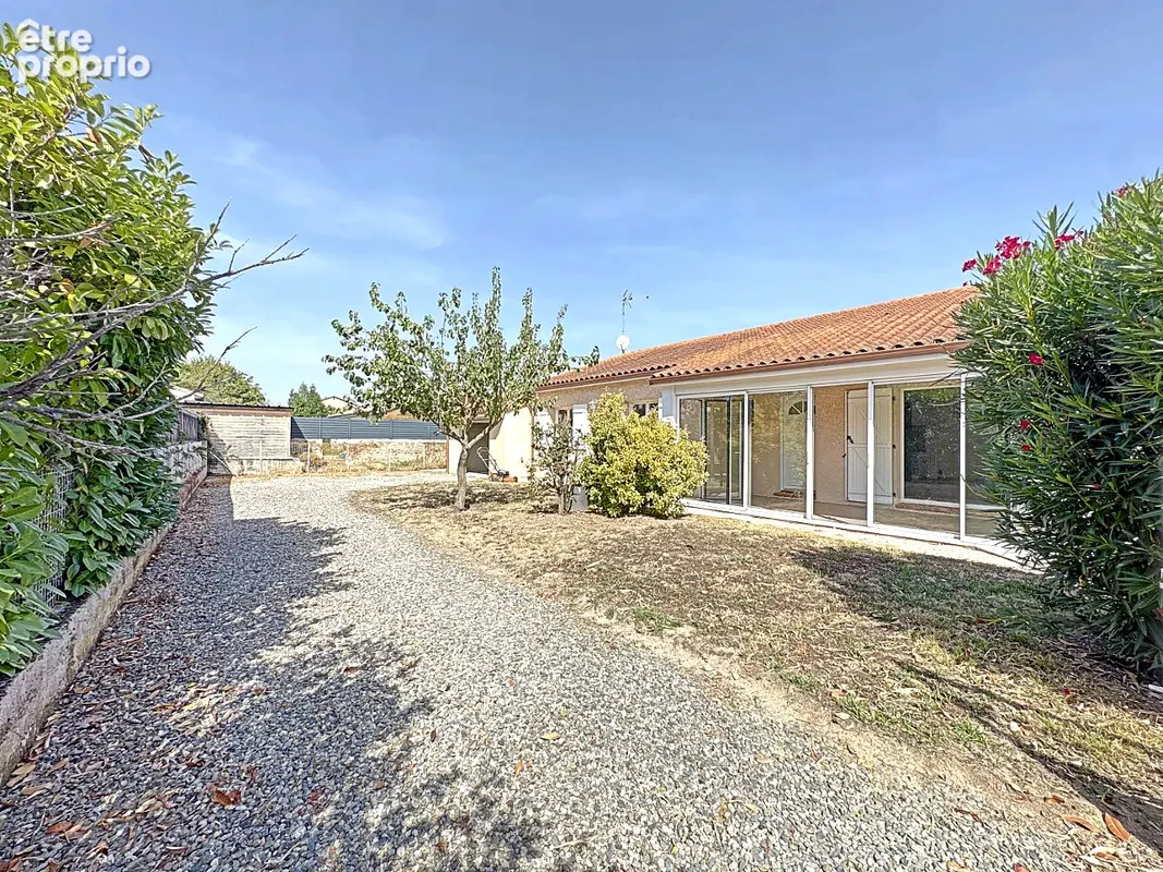 LAGARDELLE-SUR-LEZE - Agréable MAISON T4 de Plain-Pied, avec Véranda, Garage et Jardin au calme - photo 15