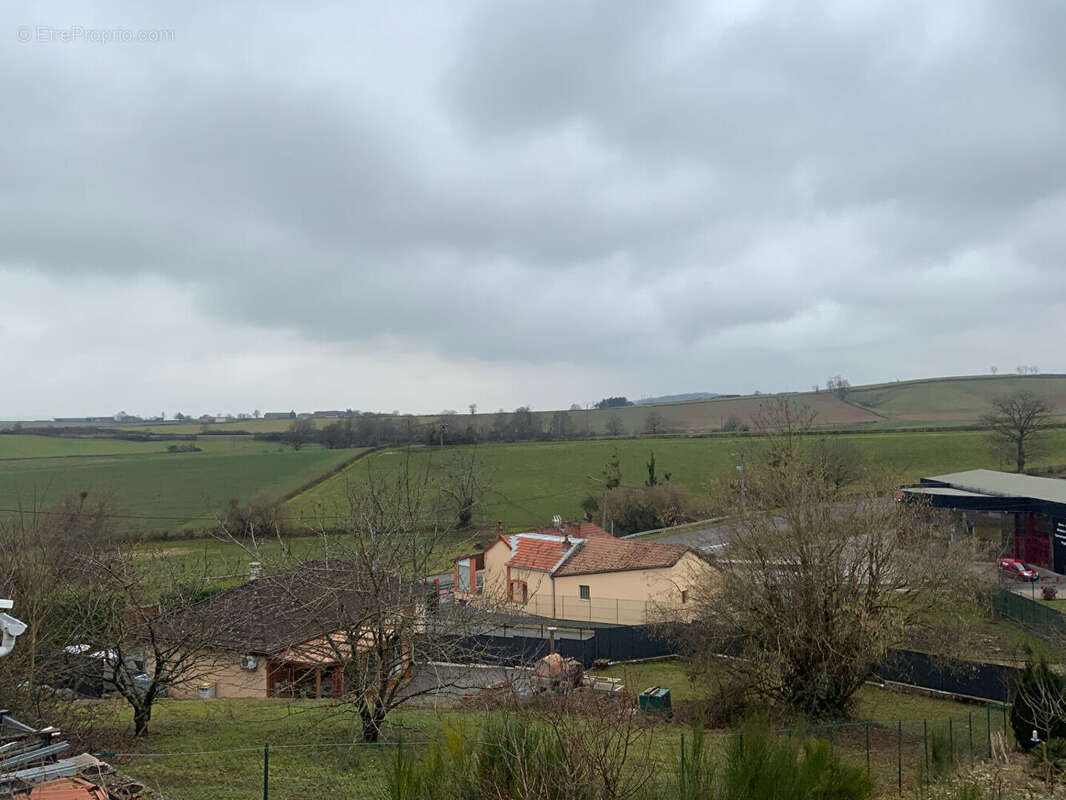 Terrain à MONTCENIS