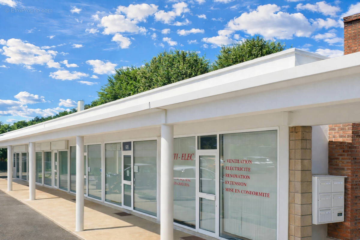 Commerce à LES CLAYES-SOUS-BOIS