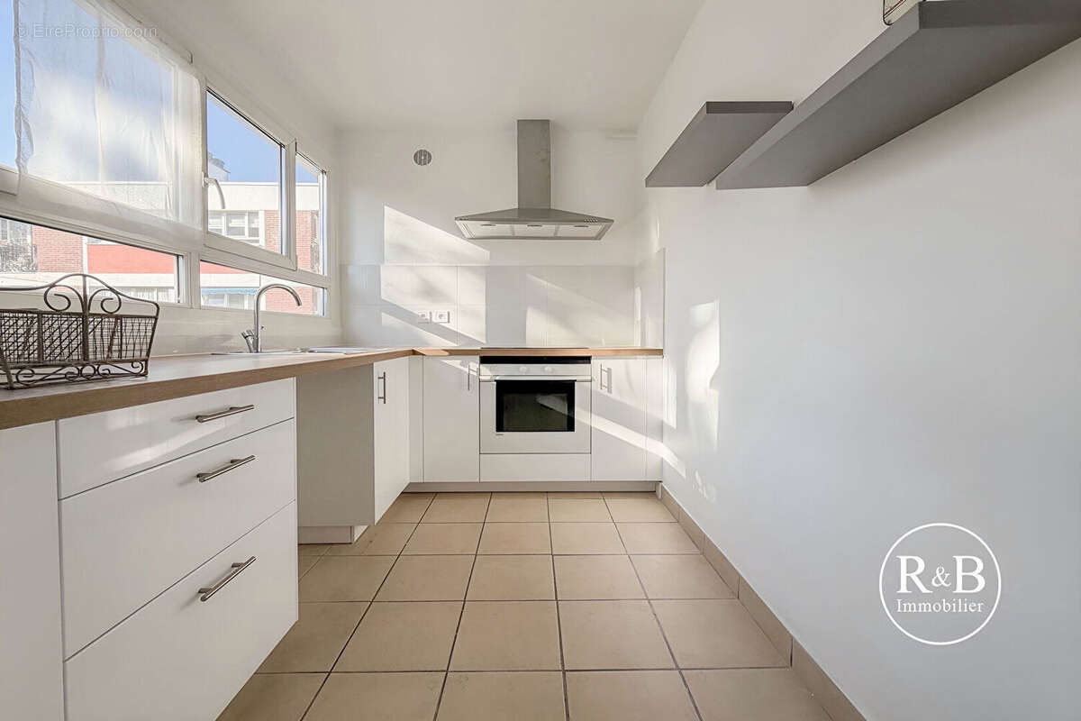 Appartement à LES CLAYES-SOUS-BOIS