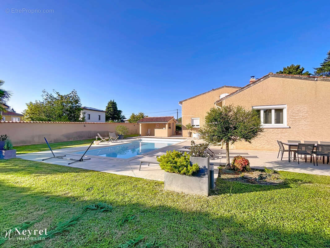RARE - CHARLY - Maison familiale 5 Chambres de 175 m2 avec piscine et pool house    secteur résidentiel - photo 24