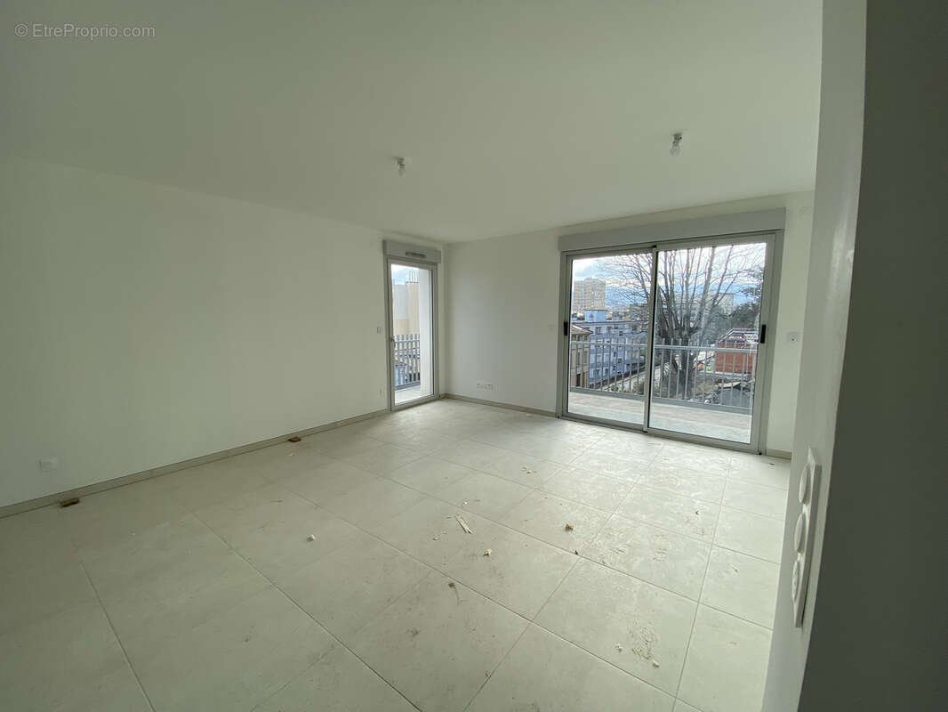 Appartement à SAINT-ETIENNE