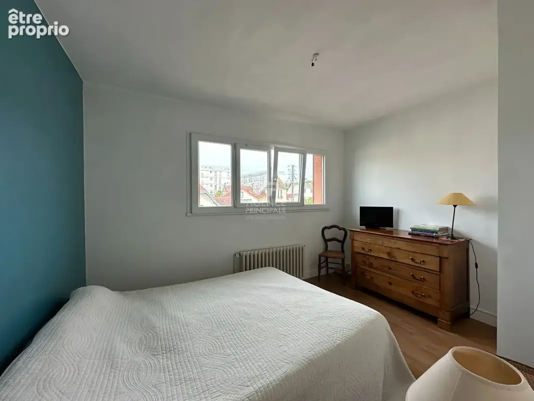 VIROFLAY -  Maison de 5 pièces et vaste garage - photo 9