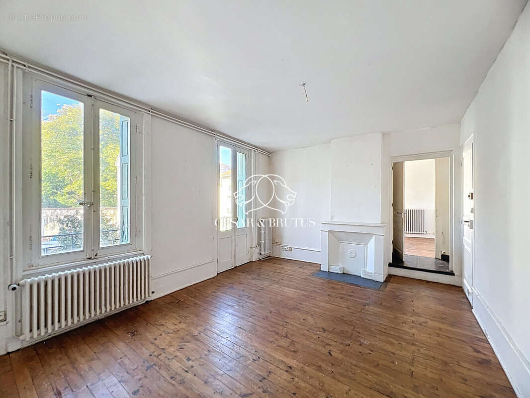 Appartement à SURY-LE-COMTAL