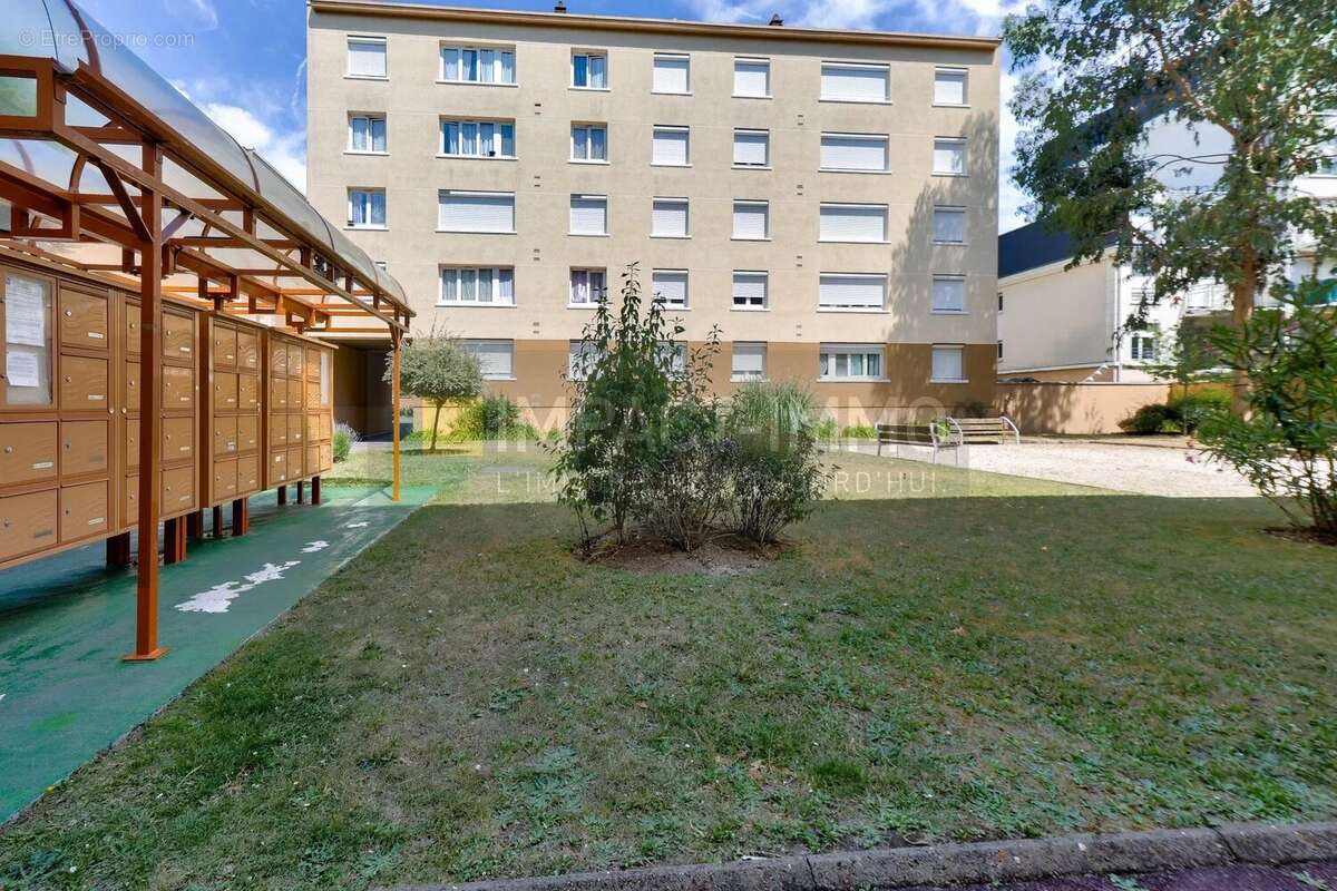 Appartement à COURBEVOIE