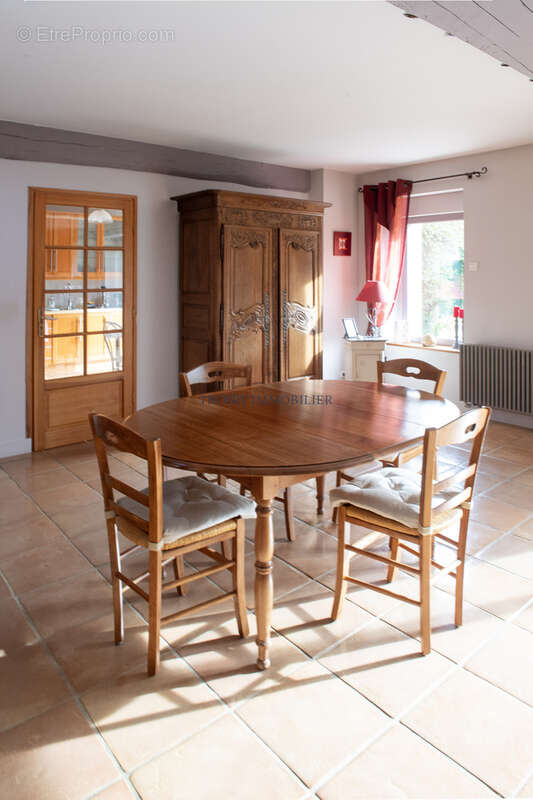 Propriété du 19e siècle en pierres apparentes de 210 m2 habitables + dépendance sur 1281 m2 de terrain - photo 9